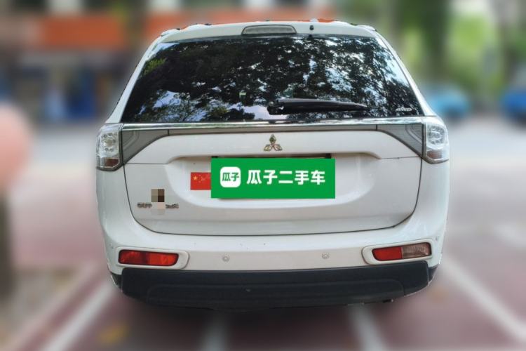 Used Mitsubishi Outlander 2014 2.4L 4x4 Deluxe Value Edition 5 Seats Rear