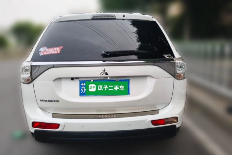 Used Mitsubishi Outlander 2014 2.4L 4x4 Deluxe Value Edition 7 Seats Rear