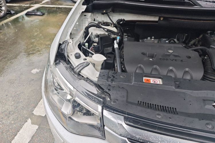 Used Mitsubishi Outlander 2014 2.4L 4x4 Deluxe Value Edition 5 Seats Right Front Headlight