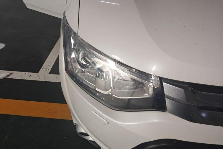 Used Mitsubishi Outlander 2014 2.4L 4x4 Deluxe Value Edition 5 Seats Right Front Headlight