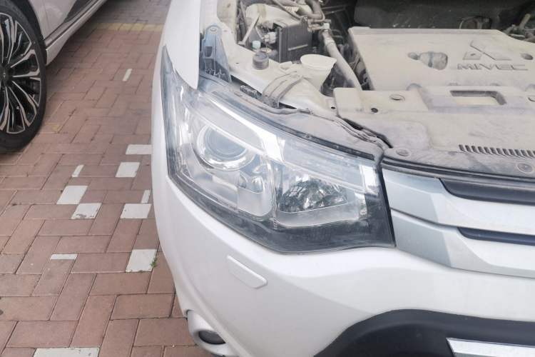 Used Mitsubishi Outlander 2014 2.4L 4x4 Deluxe Value Edition 5 Seats Right Front Headlight