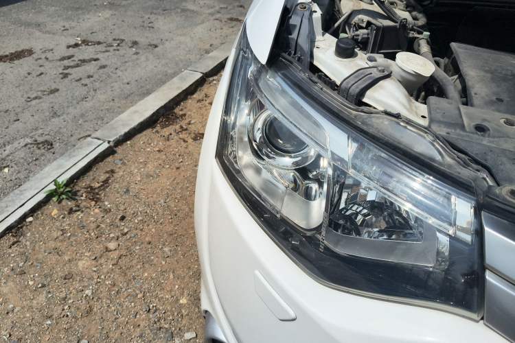 Used Mitsubishi Outlander 2014 2.4L 4x4 Deluxe Value Edition 5 Seats Right Front Headlight
