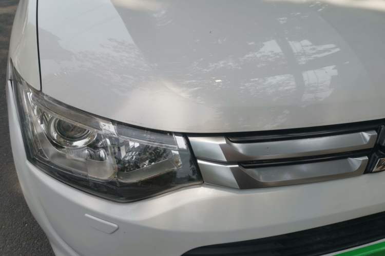 Used Mitsubishi Outlander 2014 2.4L 4x4 Deluxe Value Edition 5 Seats Right Front Headlight