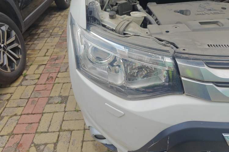 Used Mitsubishi Outlander 2014 2.4L 4x4 Deluxe Value Edition 5 Seats Right Front Headlight