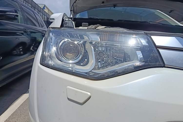 Used Mitsubishi Outlander 2014 2.4L 4x4 Deluxe Value Edition 5 Seats Right Front Headlight