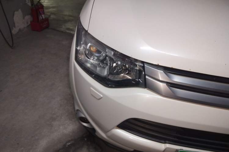 Used Mitsubishi Outlander 2014 2.4L 4x4 Deluxe Value Edition 7 Seats Right Front Headlight