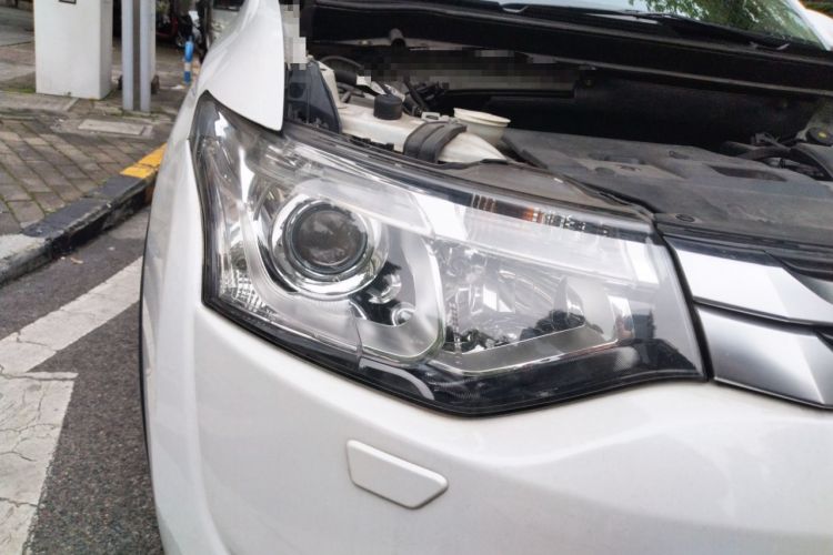 Used Mitsubishi Outlander 2014 2.4L 4x4 Deluxe Value Edition 5 Seats Right Front Headlight