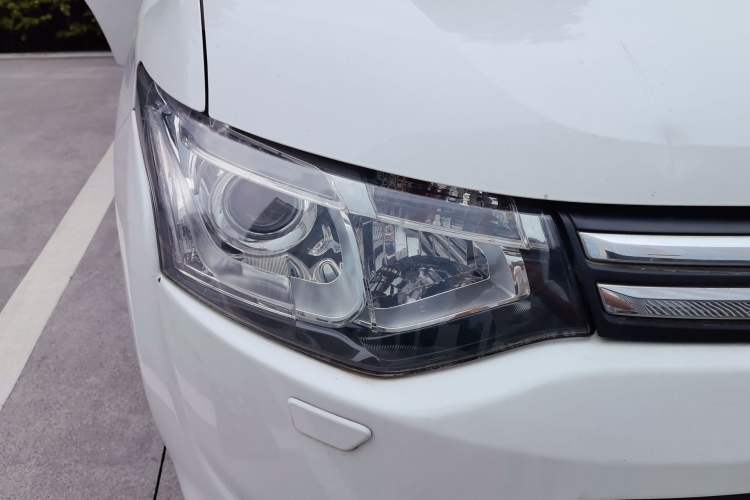 Used Mitsubishi Outlander 2014 2.4L 4x4 Deluxe Value Edition 5 Seats Right Front Headlight