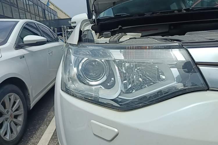 Used Mitsubishi Outlander 2014 2.4L 4x4 Deluxe Value Edition 5 Seats Right Front Headlight