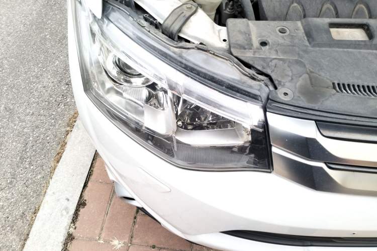 Used Mitsubishi Outlander 2014 2.4L 4x4 Deluxe Value Edition 5 Seats Right Front Headlight