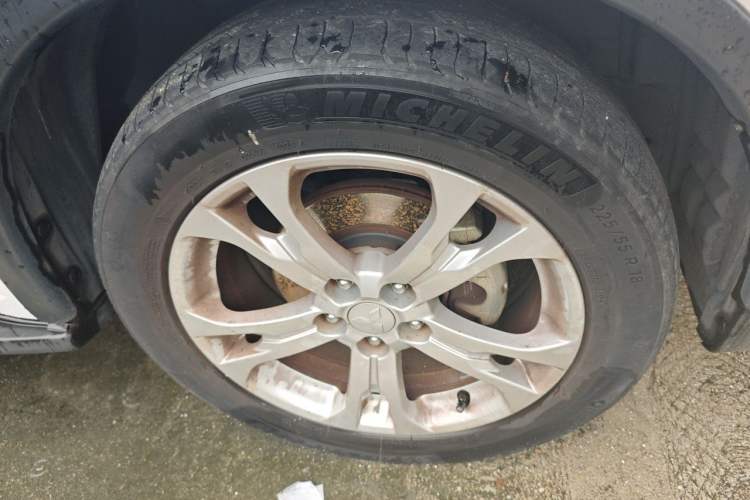 Used Mitsubishi Outlander 2014 2.4L 4x4 Deluxe Value Edition 5 Seats Right Front Wheel Hub