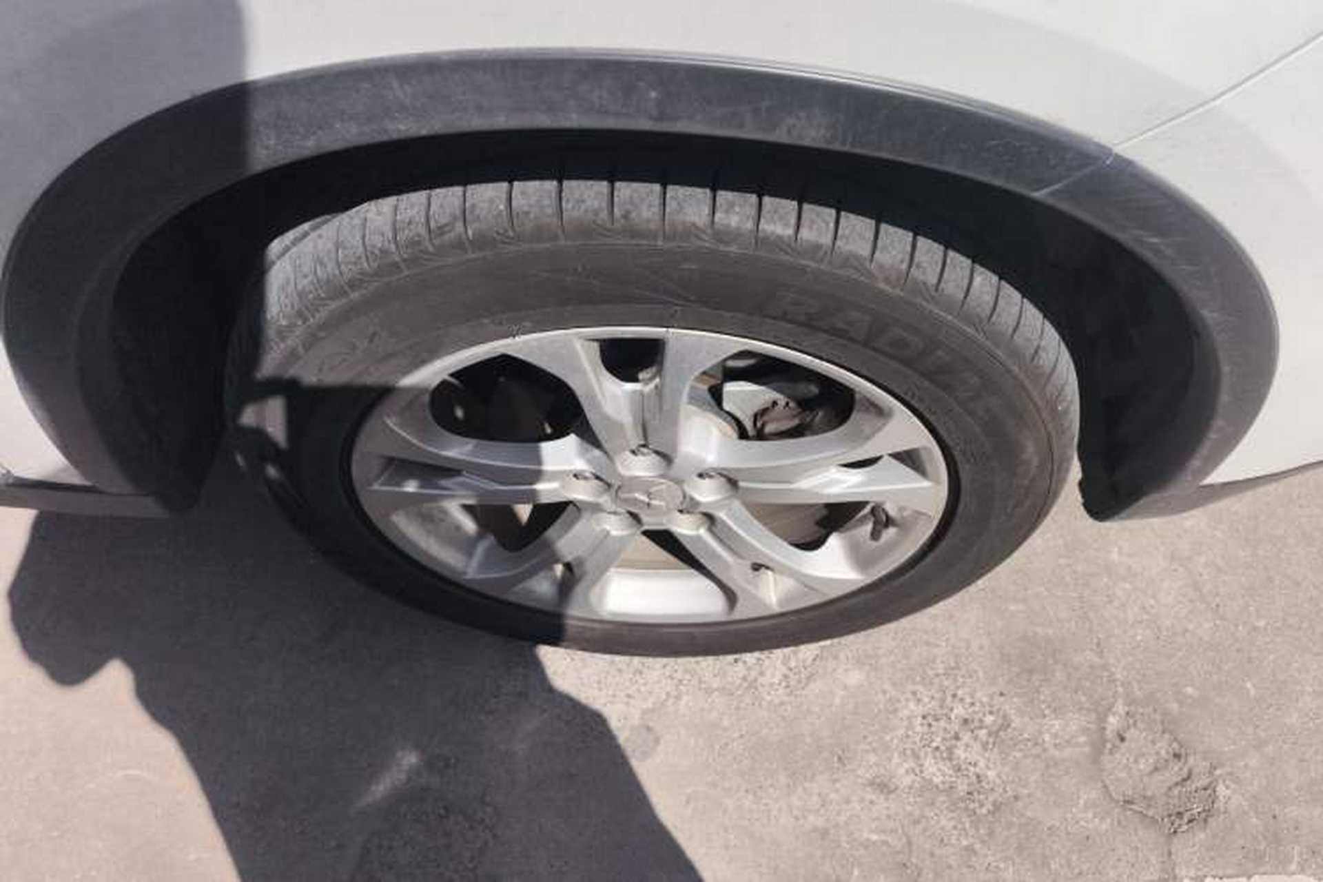 Used Mitsubishi Outlander 2014 2.4L 4x4 Deluxe Value Edition 5 Seats Right Front Wheel Hub