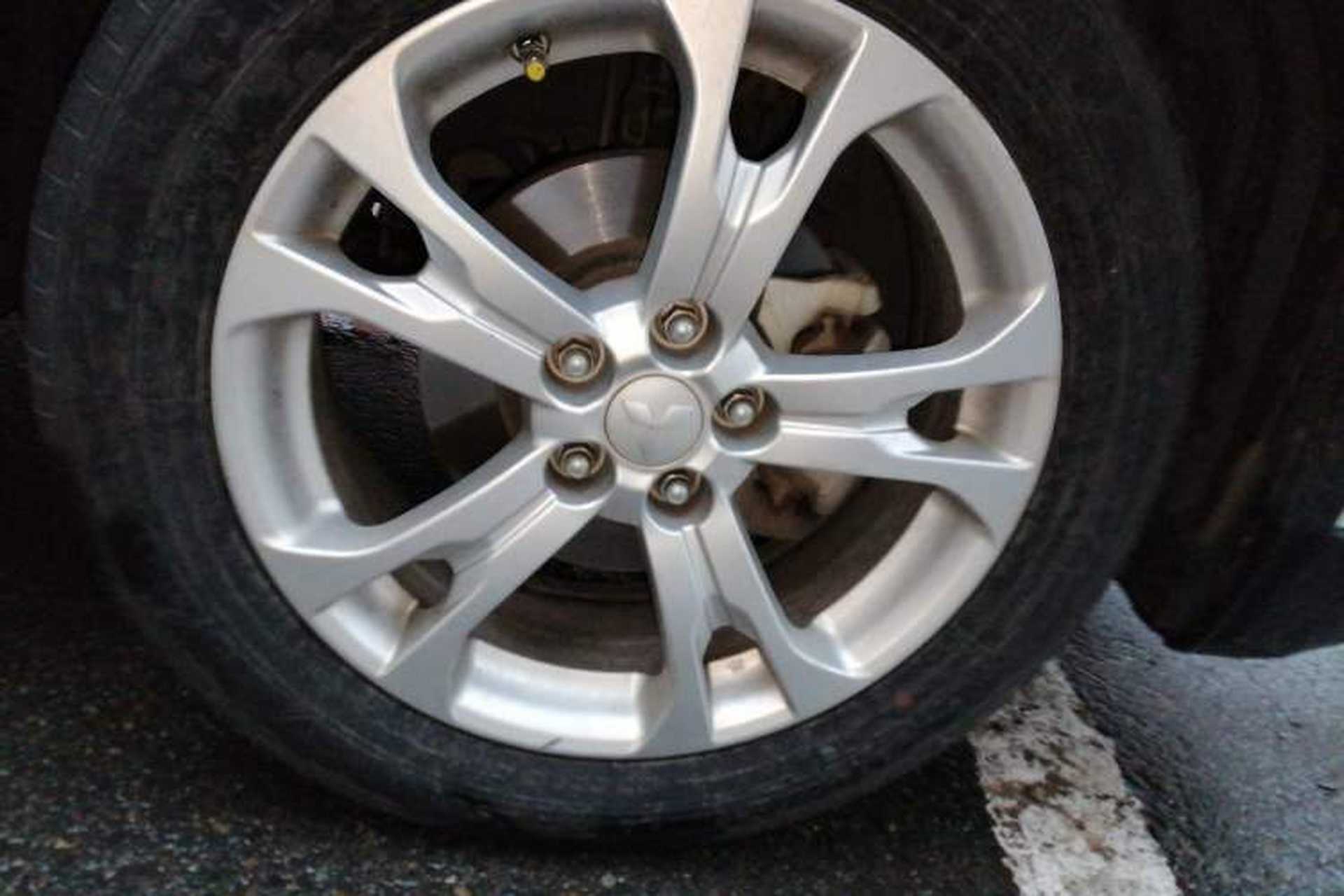 Used Mitsubishi Outlander 2014 2.4L 4x4 Deluxe Value Edition 5 Seats Right Front Wheel Hub