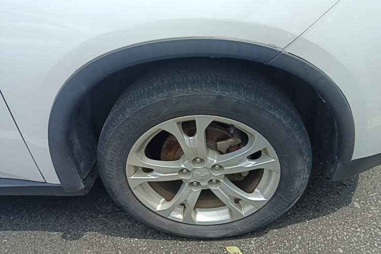 Used Mitsubishi Outlander 2014 2.4L 4x4 Deluxe Value Edition 5 Seats Right Front Wheel Hub