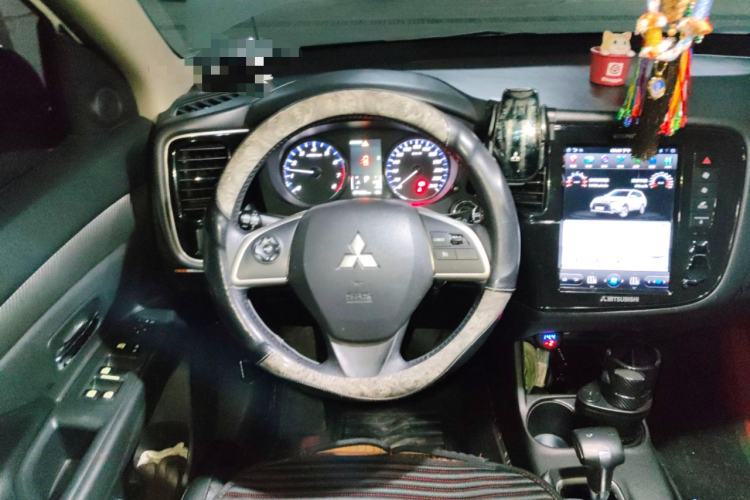 Used Mitsubishi Outlander 2014 2.4L 4x4 Deluxe Value Edition 5 Seats Steering Wheel