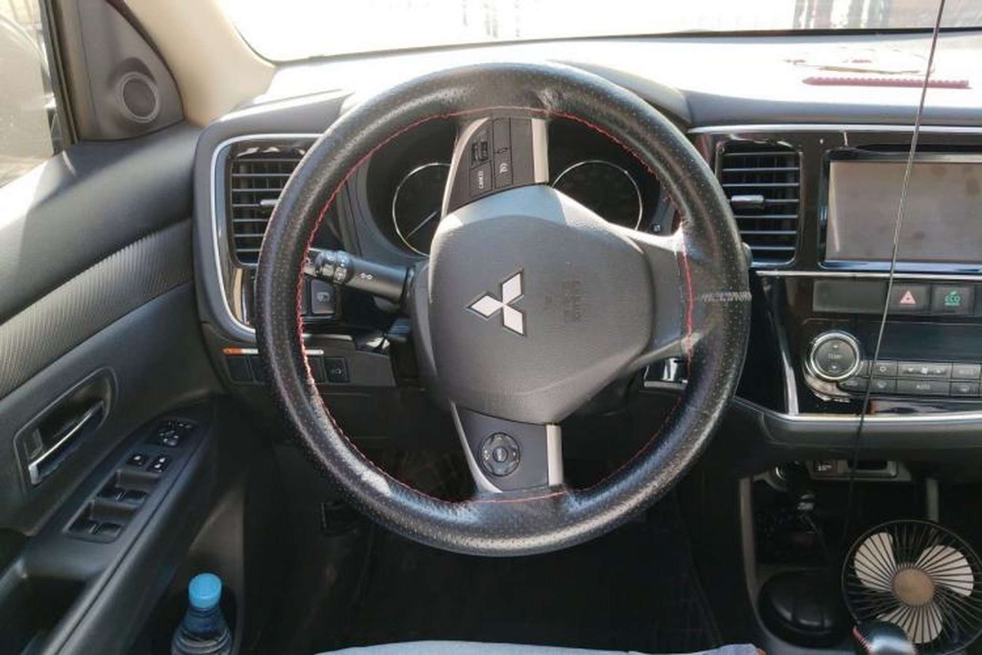 Used Mitsubishi Outlander 2014 2.4L 4x4 Deluxe Value Edition 5 Seats Steering Wheel