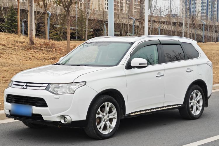 Ojetý Mitsubishi Outlander 2014 2.4L 4x4 Deluxe Value Edition 7 Seats Guazi used car, China used car export, Used car for sale, Used  cars, Cheapest cars for sale