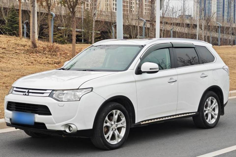 Mitsubishi Outlander 2014
