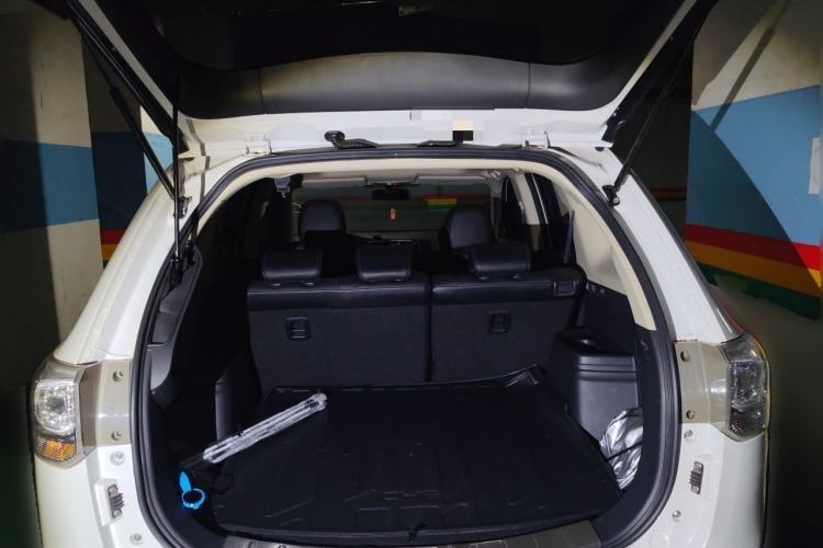 Used Mitsubishi Outlander 2014 2.4L 4x4 Deluxe Value Edition 5 Seats Trunk