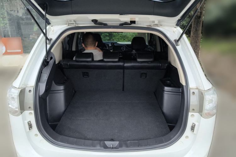 Used Mitsubishi Outlander 2014 2.4L 4x4 Deluxe Value Edition 5 Seats Trunk
