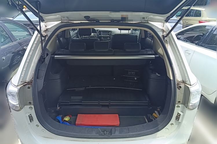 Used Mitsubishi Outlander 2014 2.4L 4x4 Deluxe Value Edition 5 Seats Trunk