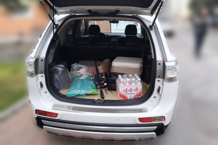 Used Mitsubishi Outlander 2014 2.4L 4x4 Deluxe Value Edition 5 Seats Trunk