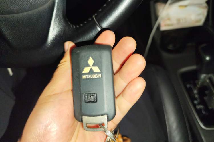 Used Mitsubishi Outlander 2014 2.4L 4x4 Deluxe Value Edition 5 Seats Vehicle Key