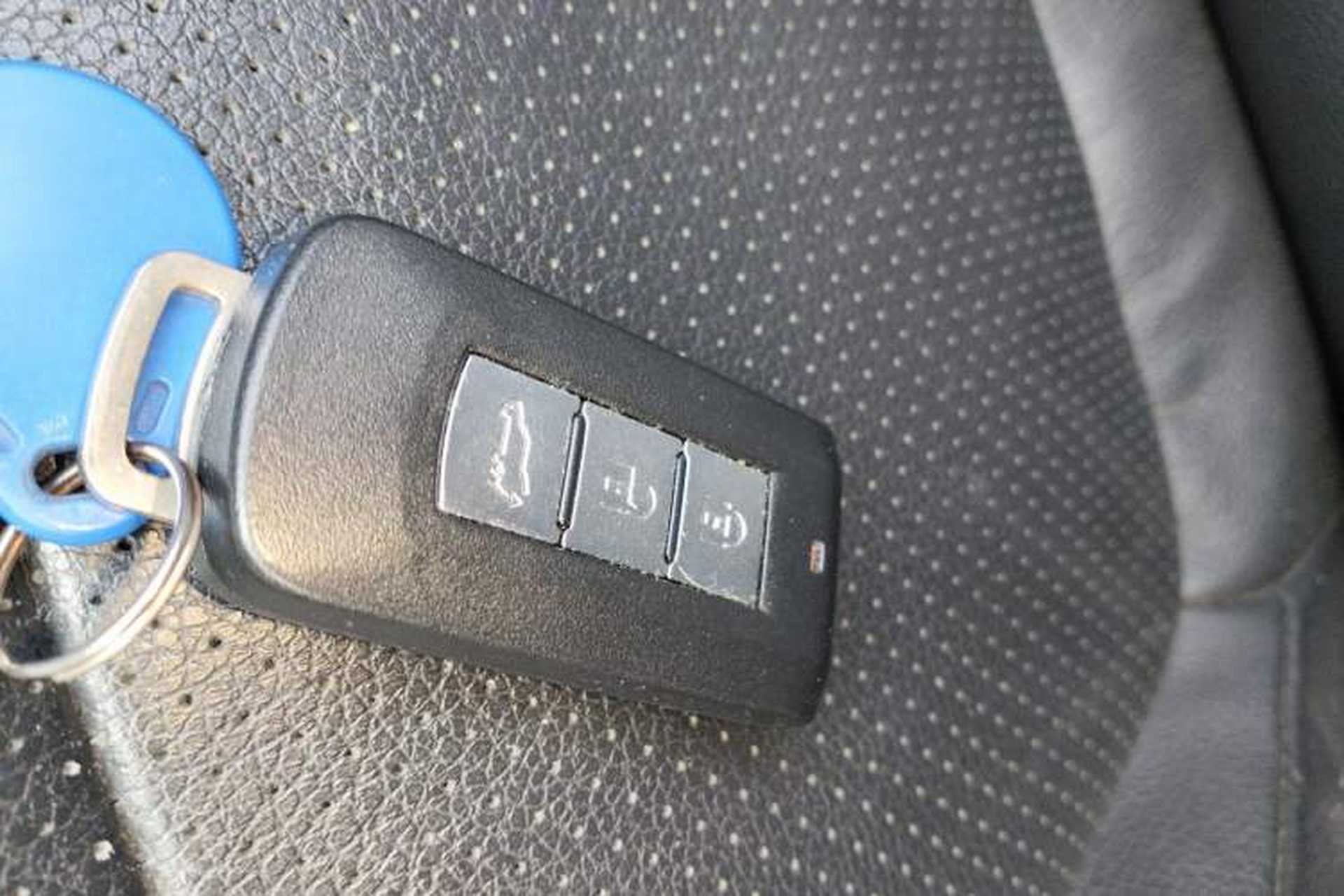 Used Mitsubishi Outlander 2014 2.4L 4x4 Deluxe Value Edition 5 Seats Vehicle Key