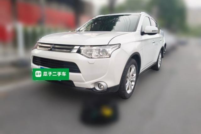 Used Mitsubishi Outlander 2014 2.4L 4x4 Deluxe Value Edition 7 Seats