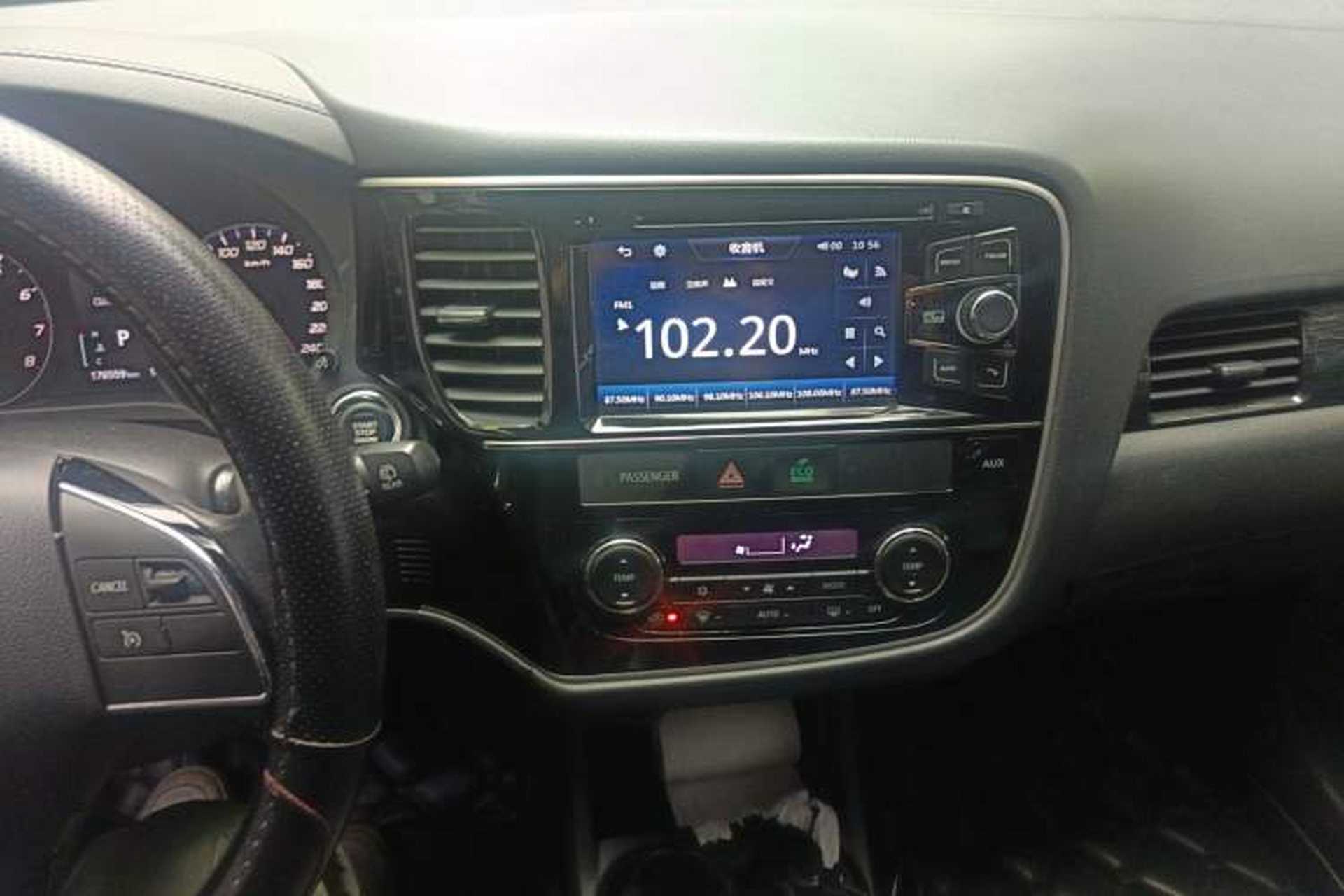 Used Mitsubishi Outlander 2016 2.4L 4x4 Elite Edition 5 Seats Audio And AC Panel