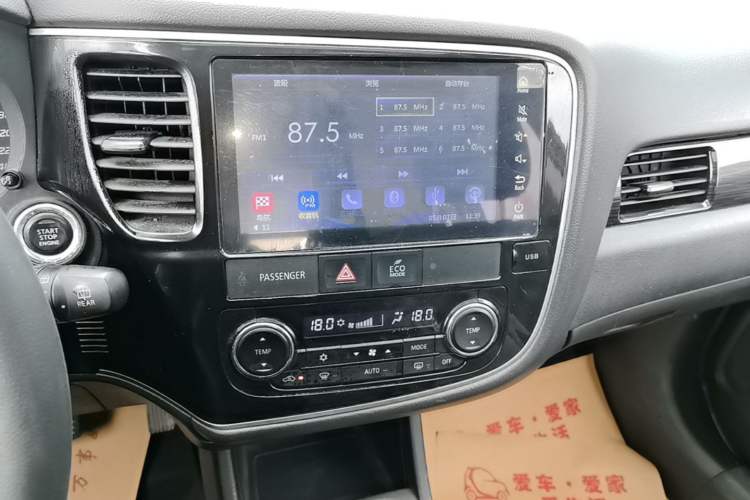 Used Mitsubishi Outlander 2016 2.4L 4x4 Elite Edition 5 Seats Audio And AC Panel