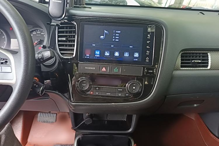 Used Mitsubishi Outlander 2016 2.0L Two-Wheel Drive Fashion Edition 5 Seats Audio And AC Panel
