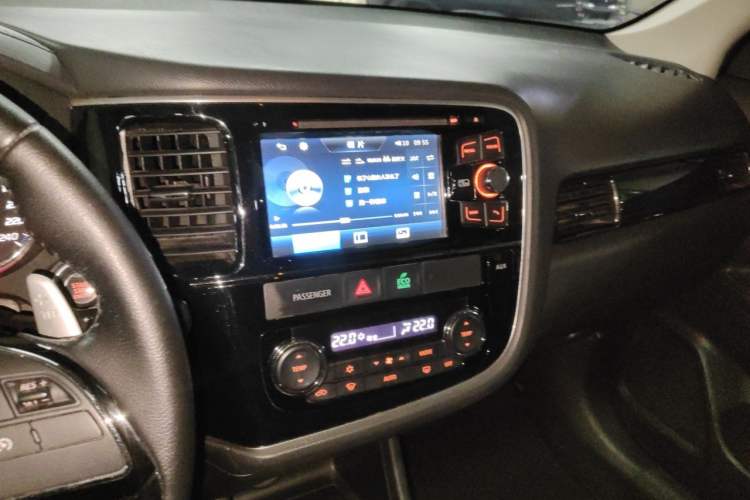 Used Mitsubishi Outlander  Audio And AC Panel