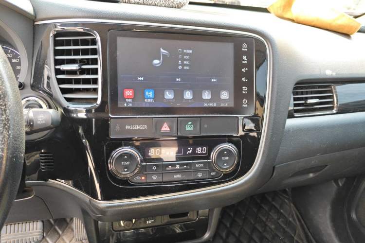 Used Mitsubishi Outlander 2016 2.4L 4x4 Elite Edition 5 Seats Audio And AC Panel