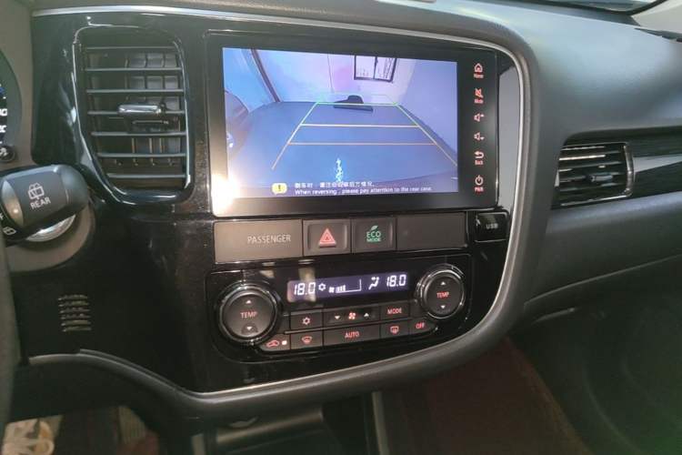 Used Mitsubishi Outlander 2016 2.4L 4x4 Elite Edition 5 Seats Audio And AC Panel