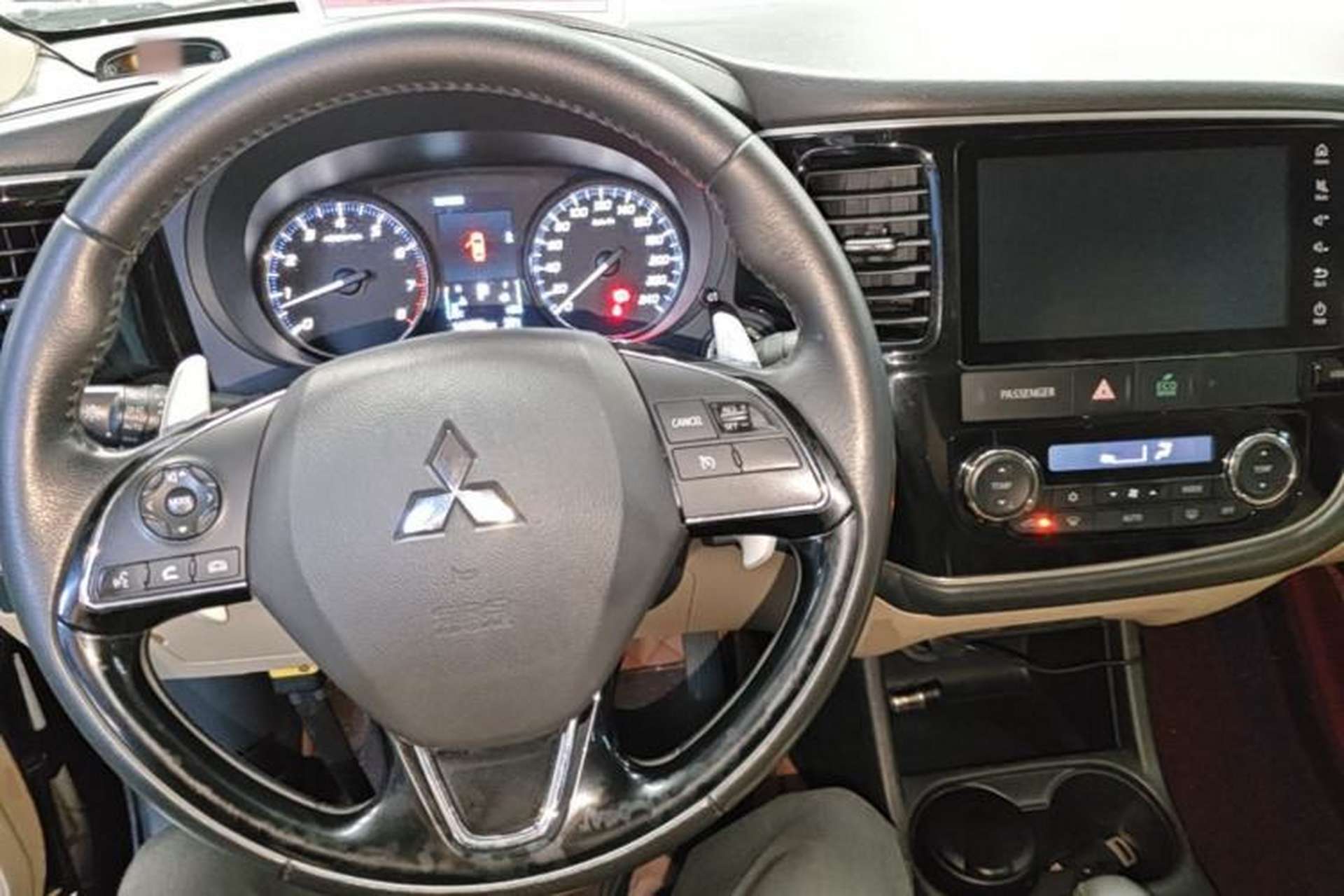 Used Mitsubishi Outlander 2016 2.4L 4x4 Elite Edition 5 Seats Center Console