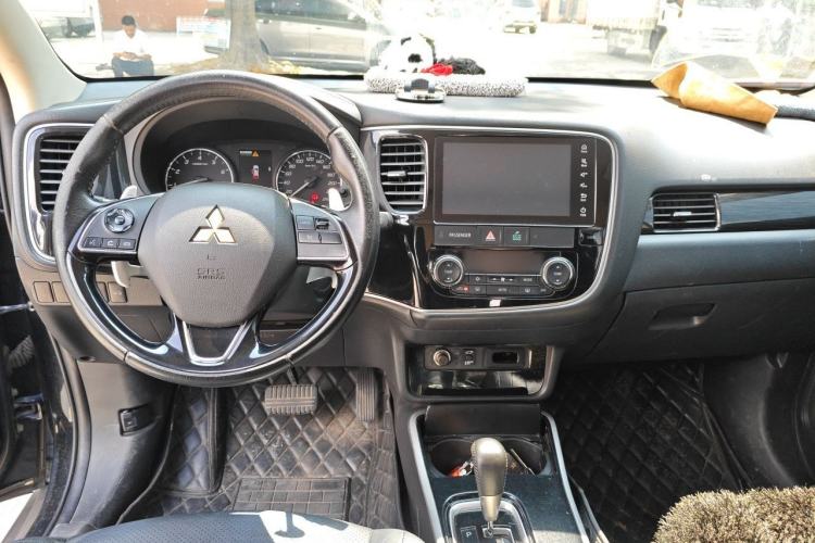 Used Mitsubishi Outlander 2016 2.4L 4x4 Elite Edition 5 Seats Center Console