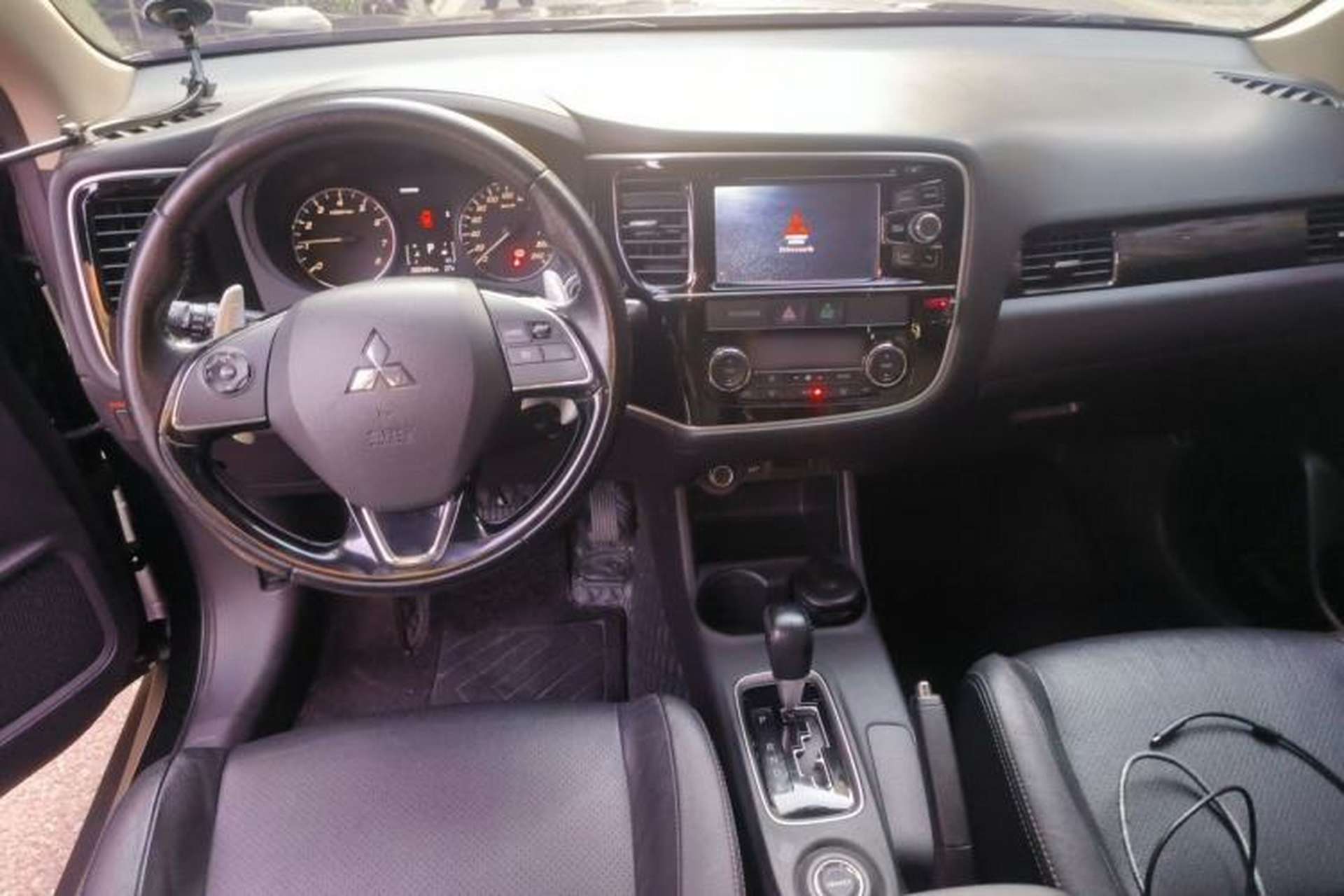 Used Mitsubishi Outlander 2016 2.4L 4x4 Elite Edition 5 Seats Center Console