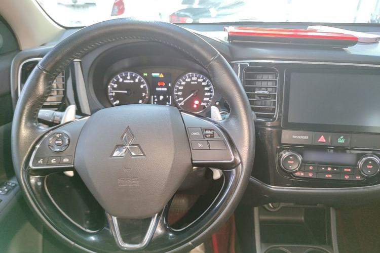 Used Mitsubishi Outlander 2016 2.4L 4x4 Elite Edition 5 Seats Center Console