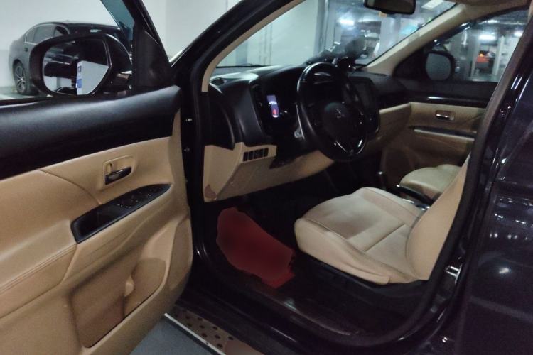 Used Mitsubishi Outlander 2016 2.4L 4x4 Elite Edition 5 Seats Driver Seat