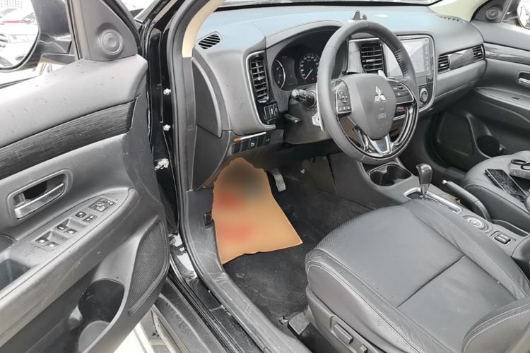 Used Mitsubishi Outlander 2016 2.4L 4x4 Elite Edition 5 Seats Driver Seat