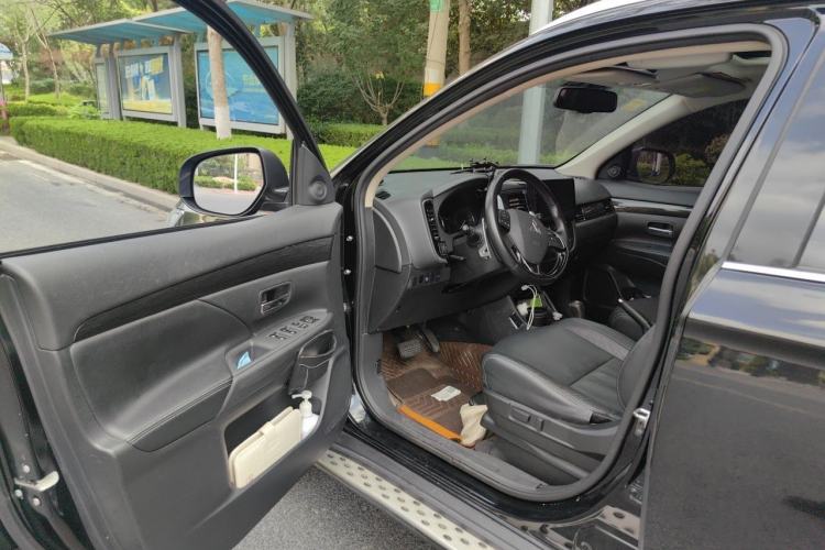 Used Mitsubishi Outlander 2016 2.4L 4x4 Elite Edition 5 Seats Driver Seat