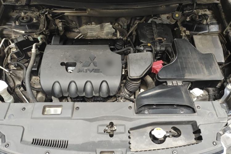 Used Mitsubishi Outlander 2016 2.0L Two-Wheel Drive Fashion Edition 5 Seats Engine Bay