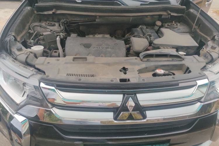 Used Mitsubishi Outlander 2016 2.4L 4x4 Luxury Edition 7-Seater Engine Bay