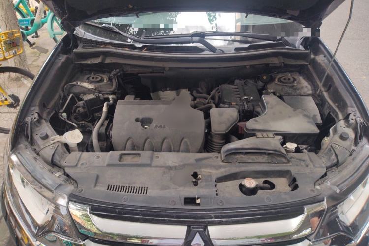 Used Mitsubishi Outlander 2016 2.4L 4x4 Elite Edition 7-Seater Engine Bay