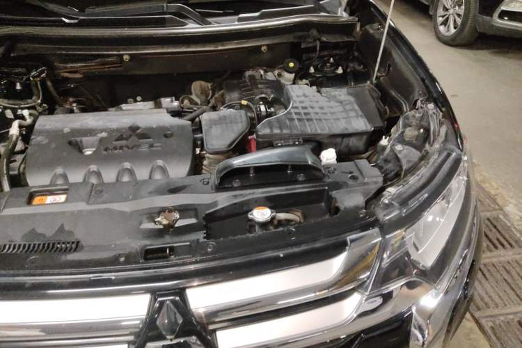 Used Mitsubishi Outlander  Engine Bay Left