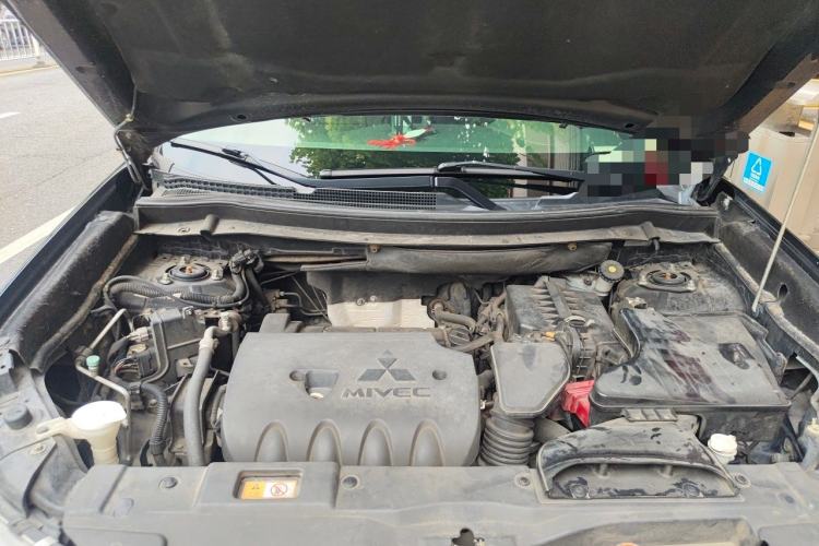 Used Mitsubishi Outlander 2016 2.4L 4x4 Luxury Edition 7-Seater Engine Bay