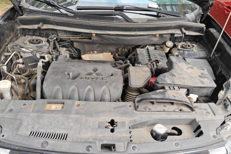 Used Mitsubishi Outlander 2016 2.4L 4x4 Elite Edition 5 Seats Engine Bay