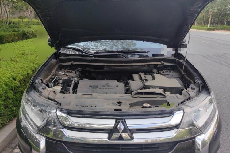 Used Mitsubishi Outlander 2016 2.4L 4x4 Elite Edition 5 Seats Engine Bay