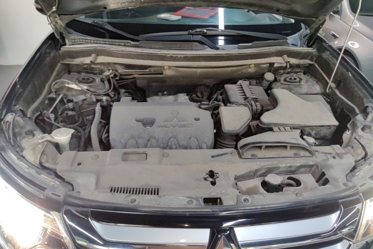 Used Mitsubishi Outlander 2016 2.4L 4x4 Elite Edition 5 Seats Engine Bay